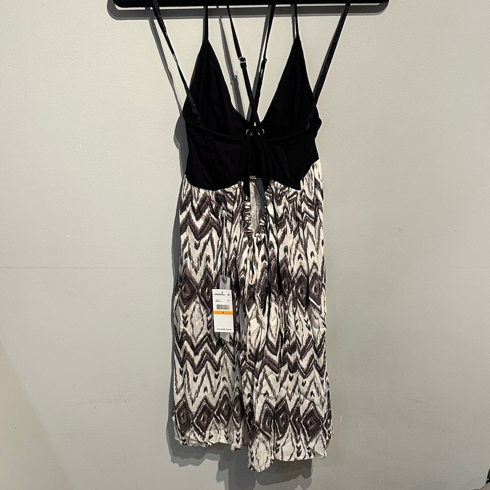 O'Neill Black and White Chevron Mini Dress - Picture 3 of 9